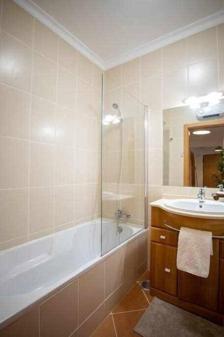 Modern 3Br Apt W/ Lg Terrace, Bbq, Ac & Parking Tavira Buitenkant foto