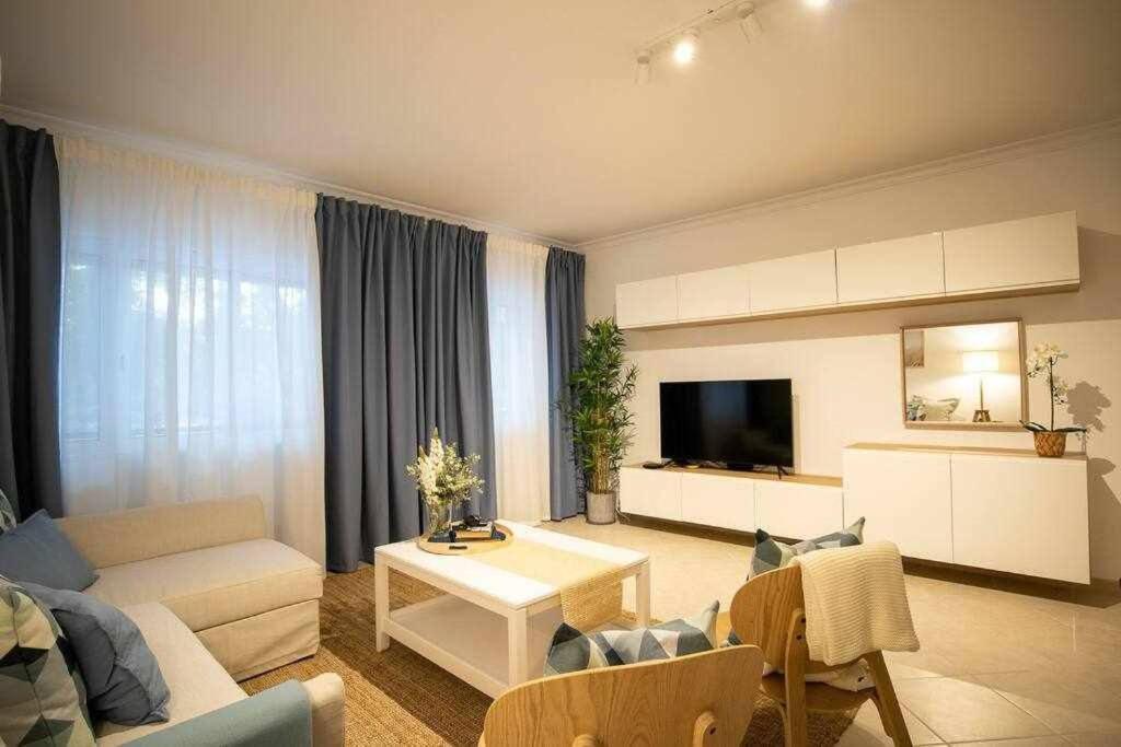 Modern 3Br Apt W/ Lg Terrace, Bbq, Ac & Parking Tavira Buitenkant foto